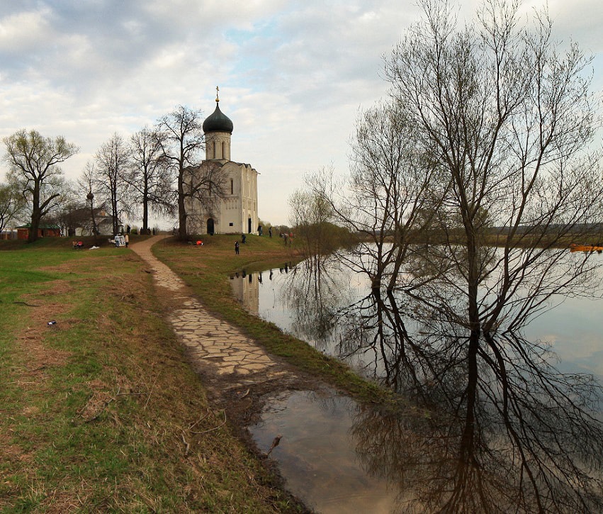 Тропа к церкви