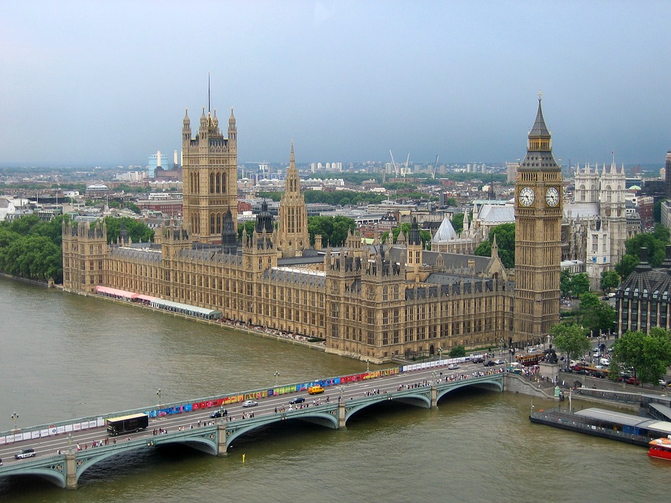 Чем интересно для истории и с точки зрения архитектуры здание парламента в Лондоне
